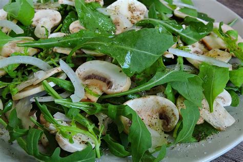 Insalata con Funghi Trifolati