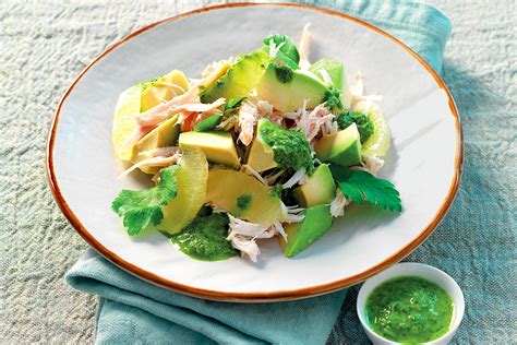Insalata con avocado e pollo