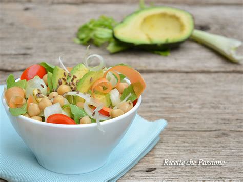 Insalata con avocado e verdure