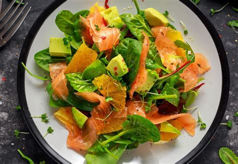 Insalata con salmone affumicato