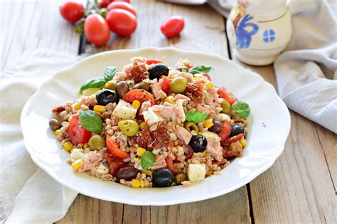Insalata di Farro con Tonno e Avocado