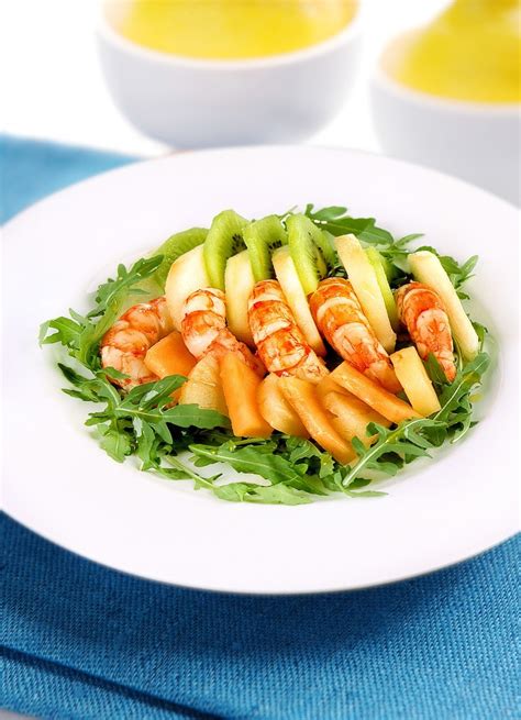 Insalata di Pasta con Frutta e Gamberi