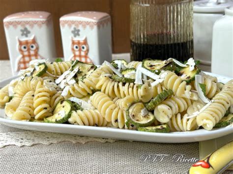 Insalata di Pasta con Zucchine Grigliate e Ricotta Salata