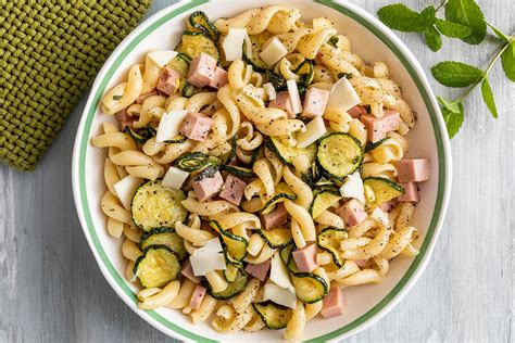 Insalata di Pasta con Zucchine e Mortadella