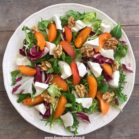 Insalata di Pollo con Albicocche e Frutta Secca