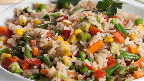 Insalata di Riso con Verdure e Salsa Tonnata