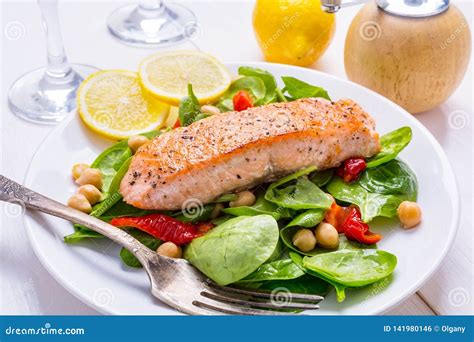 Insalata di Salmone Grigliato