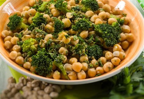 Insalata di broccoli e ceci