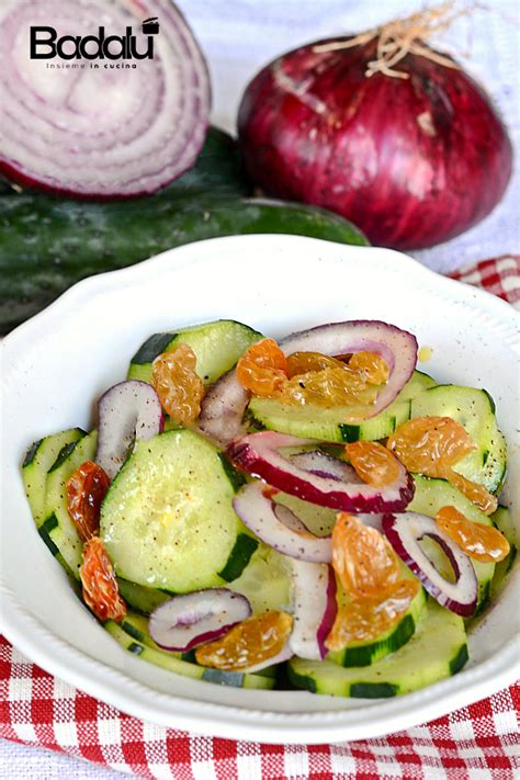 Insalata di cetrioli e cipolle