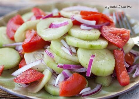 Insalata di cetrioli e pomodori