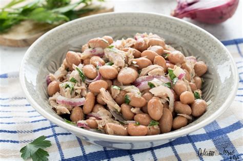 Insalata di fagioli con tonno e cipolla