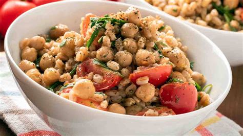 Insalata di farro, ceci e pomodorini