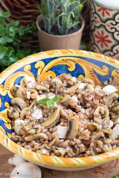 Insalata di farro con zucca e funghi