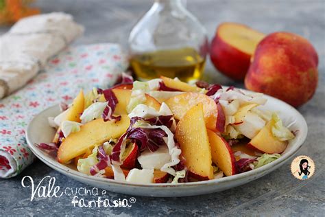 Insalata di pesche, cipollotti e pomodorini