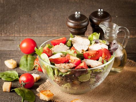 Insalata di pollo alla mediterranea