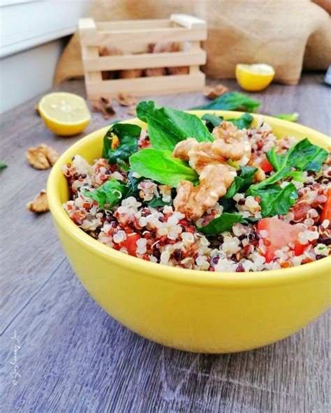 Insalata di quinoa con spinaci
