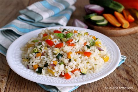 Insalata di riso con verdure fresche