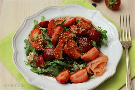 Insalata di salmone e fragole