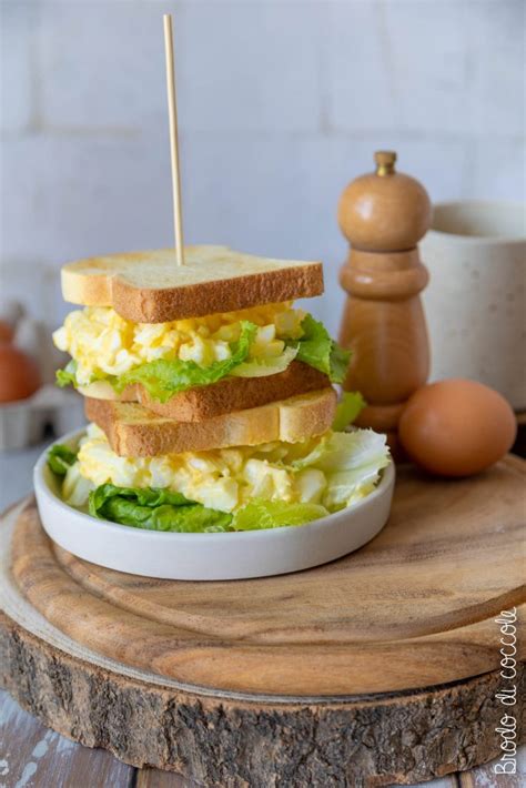 Insalata di uova in un panino