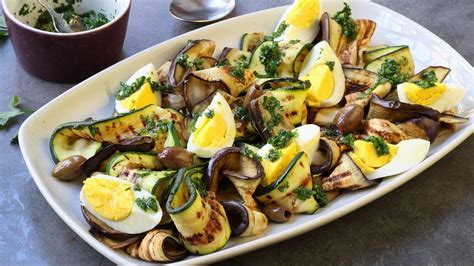 Insalata di verdure e uova sode