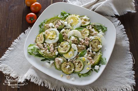 Insalata di zucchine, tonno e uova