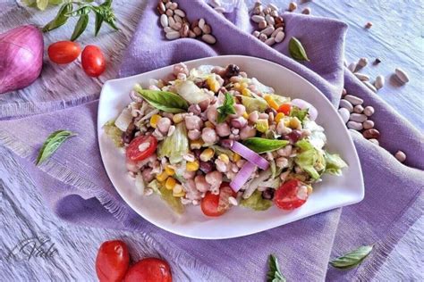 Insalata estiva con legumi misti