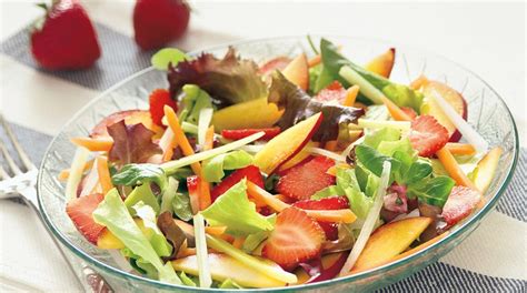 Insalata mista con frutta