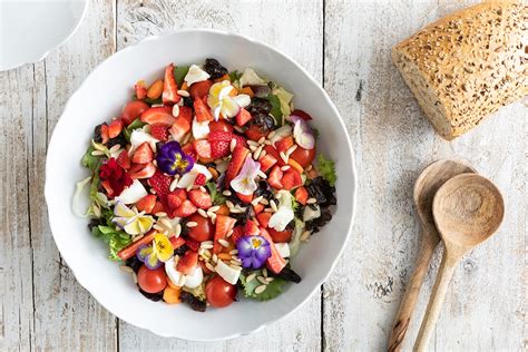 Insalata ricca di verdure e fibre