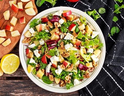 Insalatona Estiva con Avocado e Pesche