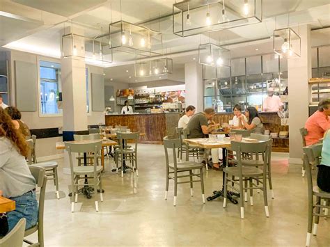 Interni della pizzeria