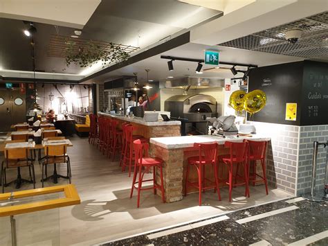 Interno di una pizzeria