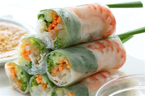 Involtini vietnamiti con salsa di arachidi