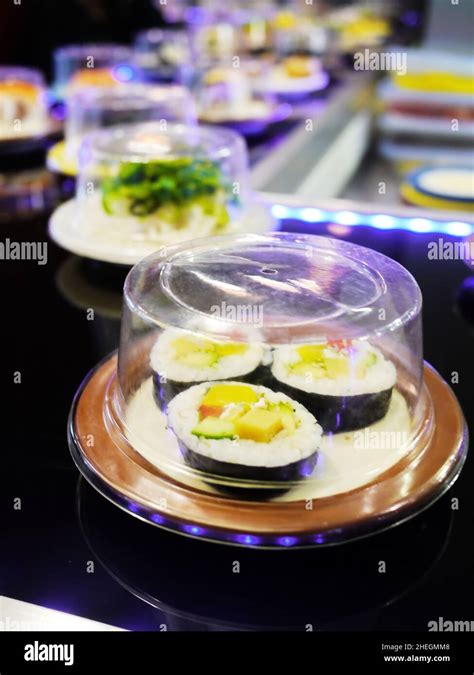 Kaitenzushi: sushi giapponese a “nastro”