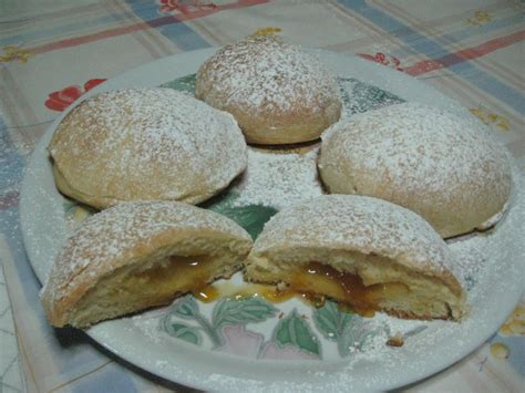 Krapfen alla marmellata pronti da gustare