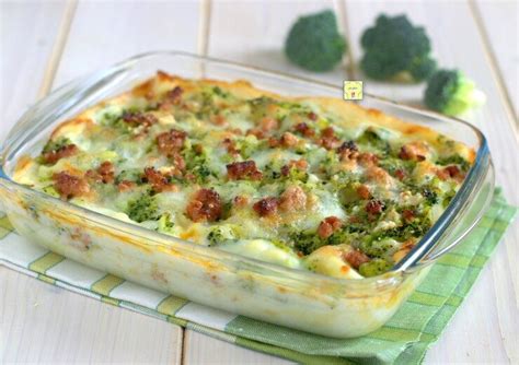 Lasagna con broccoli e salsiccia