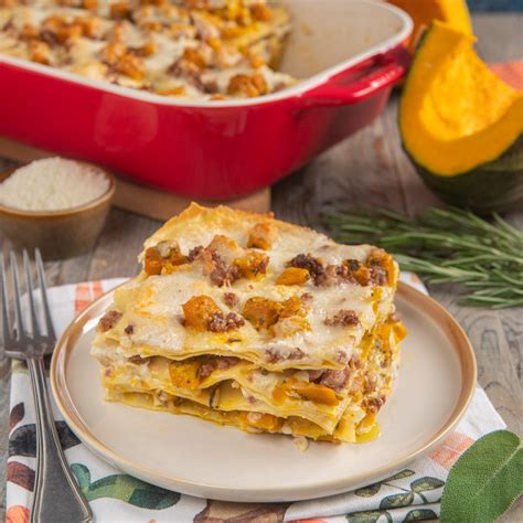 Lasagna con zucca e salsiccia