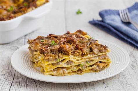 Lasagne ai funghi e salsiccia