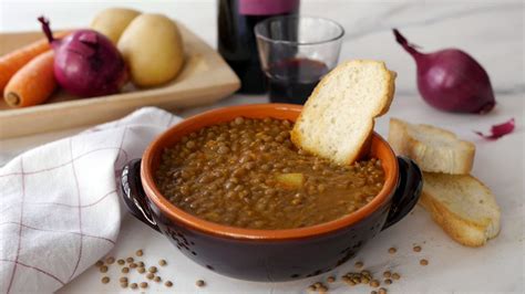 Lenticchie, passata e acqua