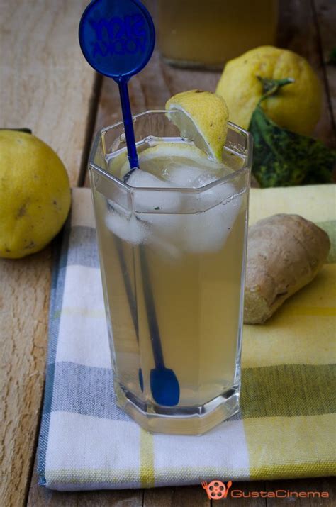 Limonata calda con zenzero
