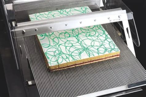 Lira automatica per taglio dolci