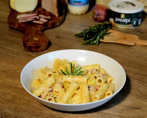 Maccheroni Pancetta e Scamorza