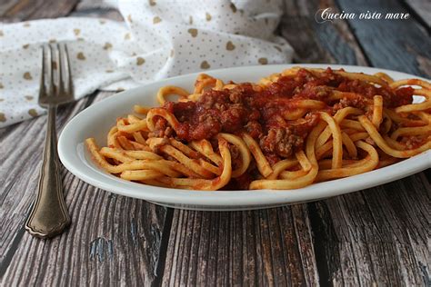 Maccheroni alla Chitarra con Ragù di Agnello