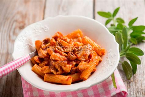 Maccheroni con Pollo e Porcini