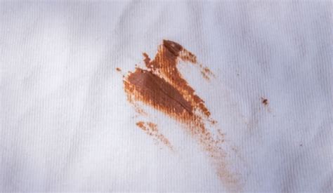 Macchia di cioccolato su tessuto