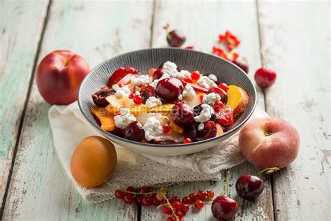 Macedonia di Frutta con Fiocchi di Latte