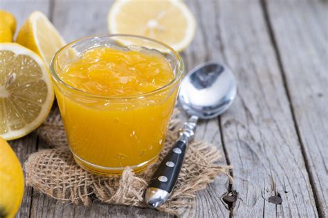 Marmellata di limoni in barattolo