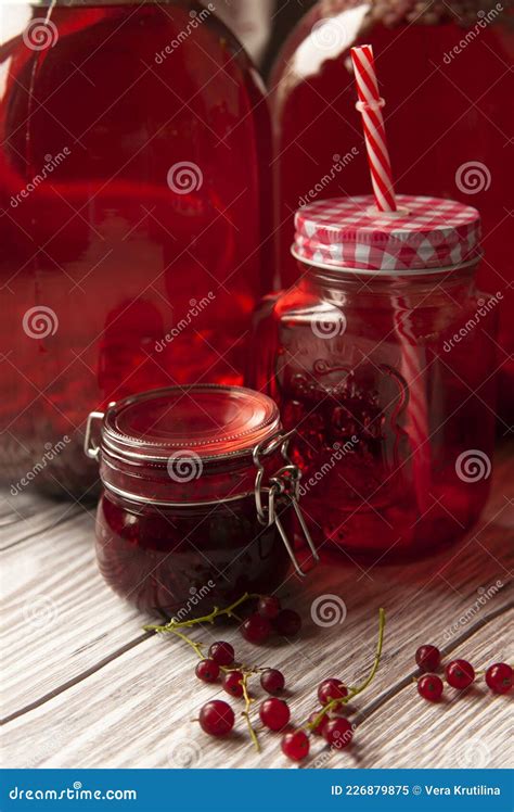 Marmellata fatta in casa con frutta fresca