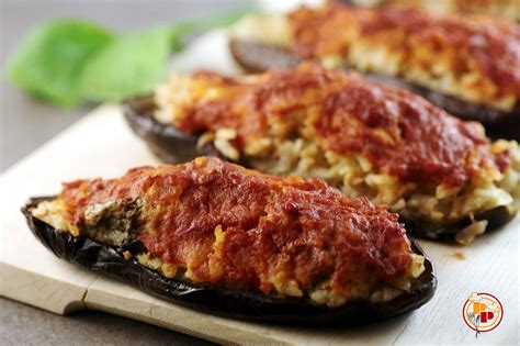 Melanzane ripiene con avena, pecorino e olive
