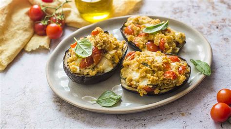 Melanzane ripiene con ceci e pomodorini