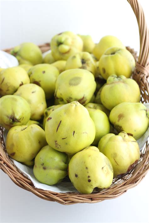 Mele cotogne tagliate